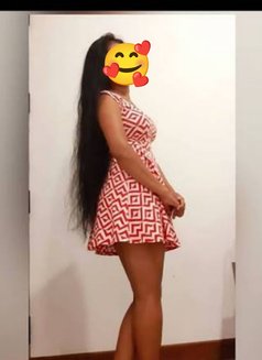 Yenara Fdo - puta in Dubai Photo 2 of 3