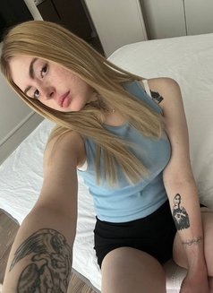 Yesenia - escort in Bangkok Photo 5 of 10