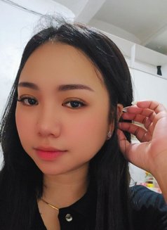 Yeye - puta in Dubai Photo 1 of 2