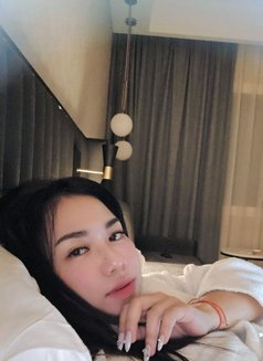 Yeye - Acompañante in Dubai Photo 4 of 5