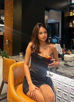 Yezzi - escort in Hong Kong Photo 3 of 4