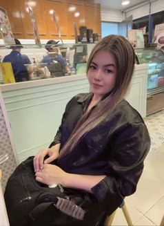 Yhana - escort in Manila Photo 1 of 2