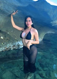 Yhanna - Transsexual escort in Manila Photo 4 of 10
