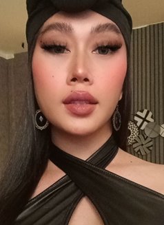 Yhanna - Transsexual escort in Manila Photo 8 of 10