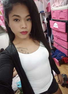 Yhurie - Transsexual escort in Manila Photo 1 of 8