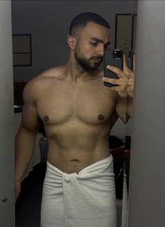 Yiğit - Male escort in İstanbul Photo 5 of 6