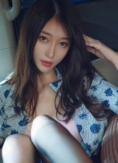 Ying - masseuse in Yiwu Photo 7 of 10