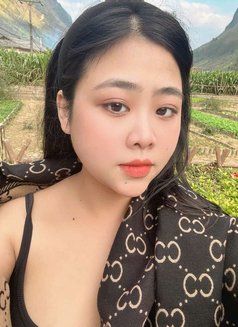 Yiuyiu - puta in Hanoi Photo 1 of 4