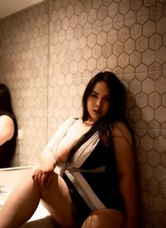 Yiyi - escort in Amman Photo 4 of 6
