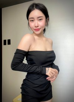 Yiyi - escort in Manila Photo 1 of 1