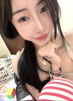 Yiyi - escort in Manila Photo 2 of 3