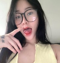 Yiyi - escort in Manila
