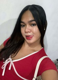 Yllana - escort in Manila Photo 3 of 5