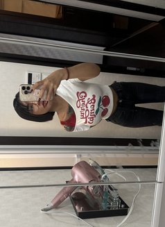 ynamieez - escort in Singapore Photo 12 of 14