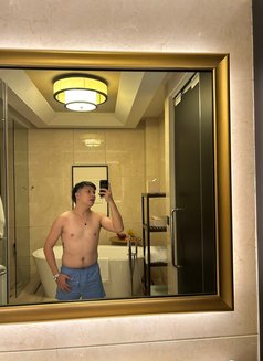 Yohan - Male escort in Makati City Photo 4 of 5