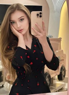 Yololary - masseuse in Abu Dhabi Photo 3 of 6