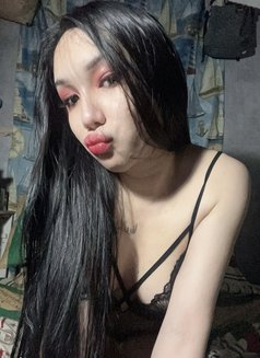 Yoshi Xu - escort in Manila Photo 3 of 6