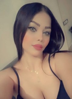Yosra - puta in Beirut Photo 1 of 5