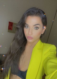 Youmi - Transsexual escort in Beirut Photo 8 of 16