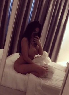 Youmna - escort in Beirut Photo 5 of 5