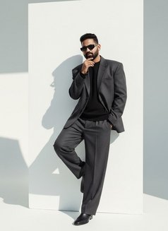 Young and Empathetic Guy for Ladies - Male escort in Bangalore Photo 6 of 7