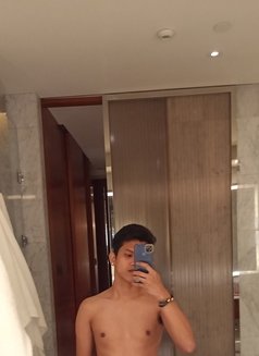 Young Asian Twink - Male escort in Manila Photo 3 of 4