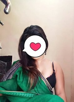 Young Beautiful Aarti Escort - puta in Pune Photo 1 of 6