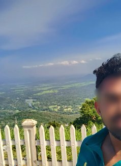 Young boy for Ladies - Male escort in Colombo Photo 9 of 9