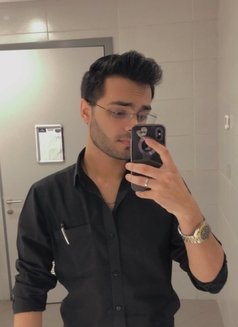 Young Boy - Male escort in İstanbul Photo 2 of 3