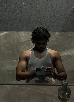 Let’s have fun together - Male escort in Mumbai Photo 2 of 5