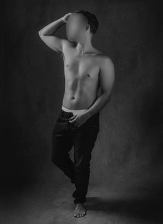 Young Boy - Acompañante masculino in Vilamoura Photo 1 of 5