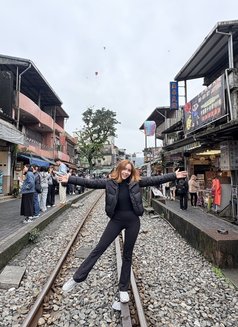 young candy - escort in Taipei Photo 5 of 9