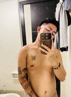Young Cummer Jay - Acompañantes masculino in Manila Photo 3 of 4