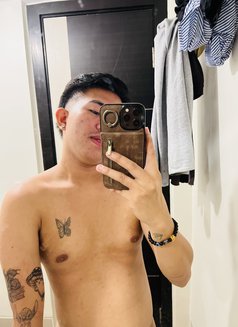 Young Cummer Jay - Acompañantes masculino in Manila Photo 5 of 5