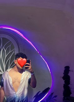 Young Dad - Male escort in Mumbai Photo 1 of 4