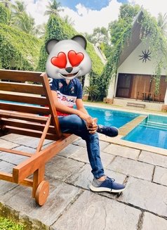 Young Educated Boy - Male escort in Colombo Photo 1 of 2