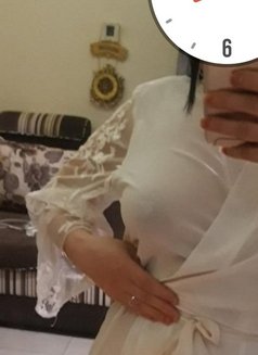 Young Egypt Arab Queen Available - puta in Al Manama Photo 2 of 5