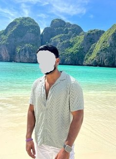 Young Escort Massage - Male escort in Dubai Photo 1 of 4