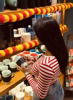 Young experienced shemale in kochi - Acompañantes transexual in Kozhikode Photo 5 of 8