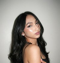 Young&fresh_Leigh - Transsexual escort in Manila