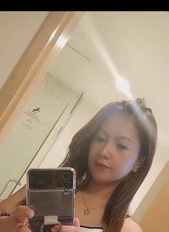 Young Gorgeous,petite , just landed - puta in Singapore Photo 13 of 13