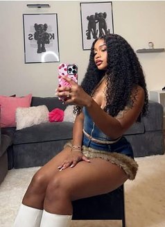 Young Hot Sexy Curvy Figure Sophia - puta in Gurgaon Photo 3 of 4