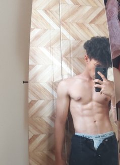 Young Hunk - Acompañantes masculino in Dubai Photo 2 of 4