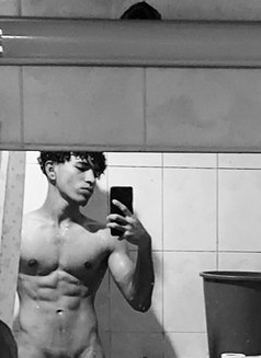 Young Hunk - Acompañantes masculino in Dubai Photo 4 of 4
