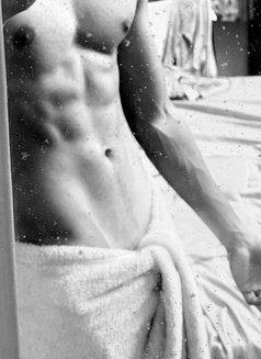 Young Hunk - Male escort in Dubai Photo 4 of 6