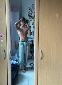 Young Hunk - Male escort in Dubai Photo 5 of 6