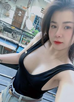 Young lady ( incall outcall ) 24/24 - puta in Al Manama Photo 4 of 10