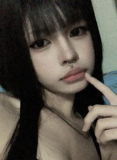 Young Ladyboy Meru 19 - Masajista in Makati City Photo 1 of 5
