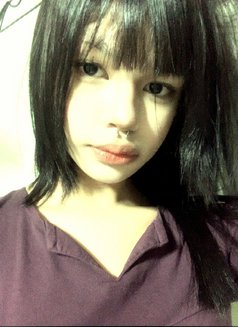 Young Ladyboy Meru 19 - Masajista in Makati City Photo 3 of 5