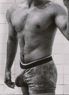 Young Liz - Acompañantes masculino in Bangalore Photo 2 of 2